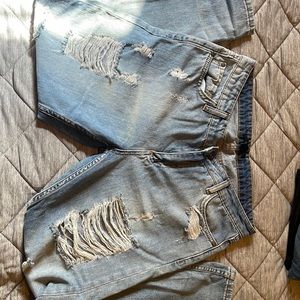 Forever 21 worn out ripped mom jean Sz 28.